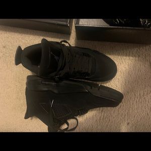 Black Cat Jordan 4 retro